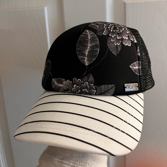 Roxy Trucker Hat - Picture 1 of 3